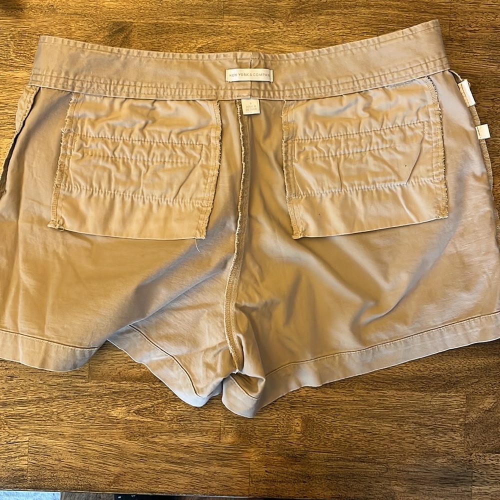 NY & Co Shorts 🤎 - Picture 4 of 14